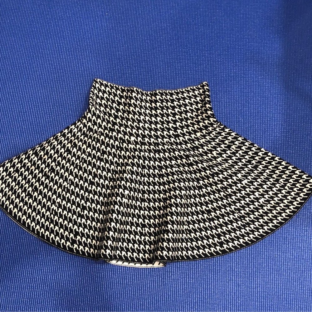 High waisted houndstooth skirt